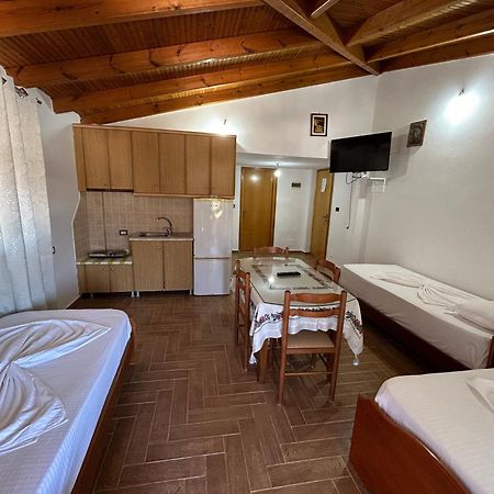 Caushi Apartments Ксамил Экстерьер фото
